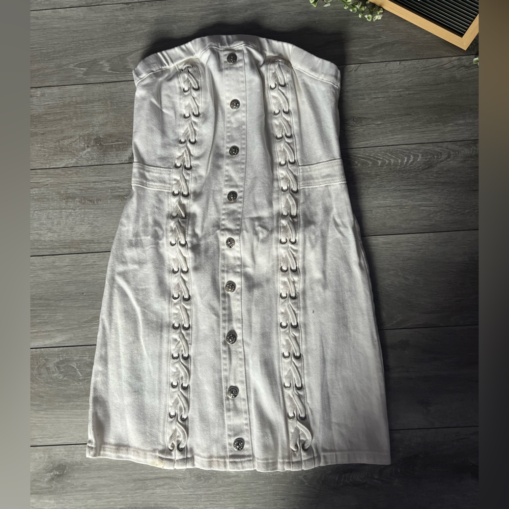 VENUS White Strapless Button-Down Dress